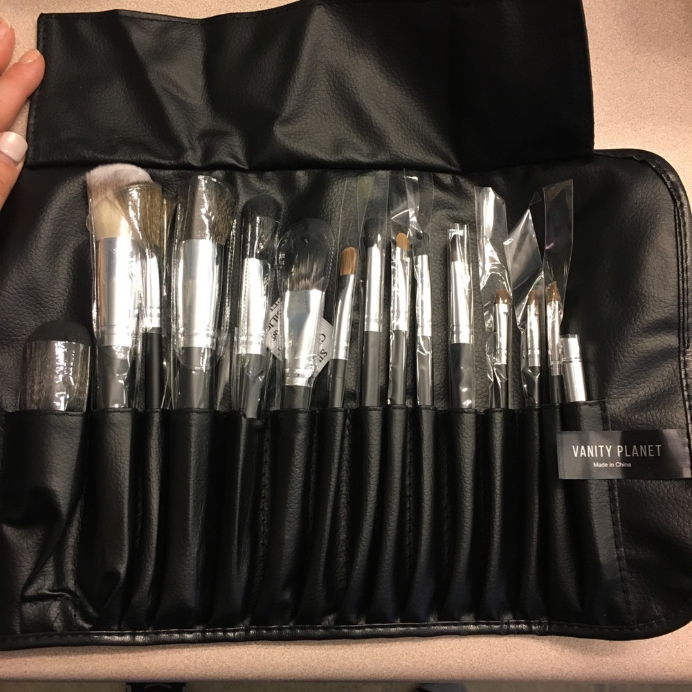 Vanity Planet essential 15 brush set